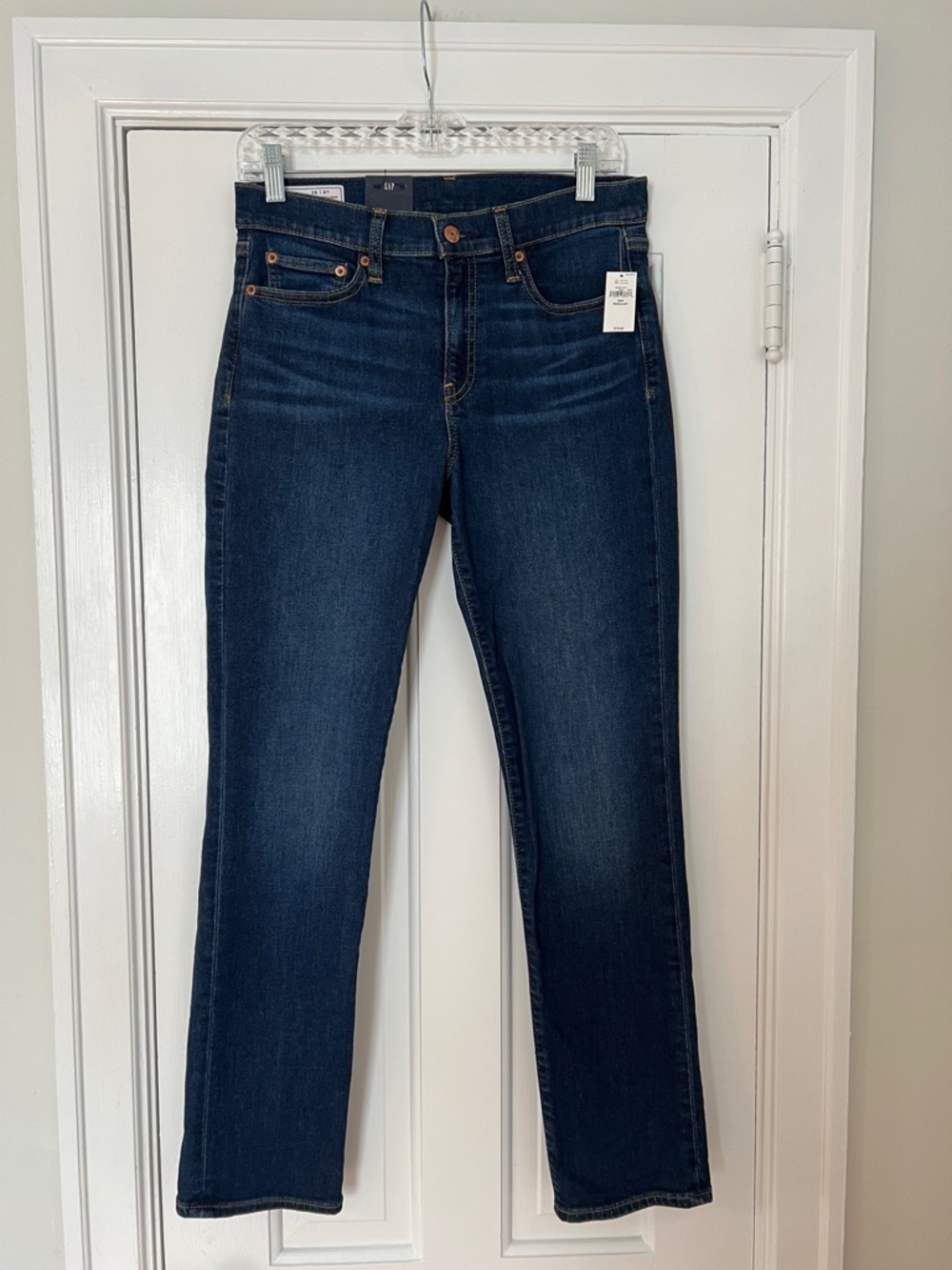 NWT GAP Classic Straight Mid Rise 28/6R